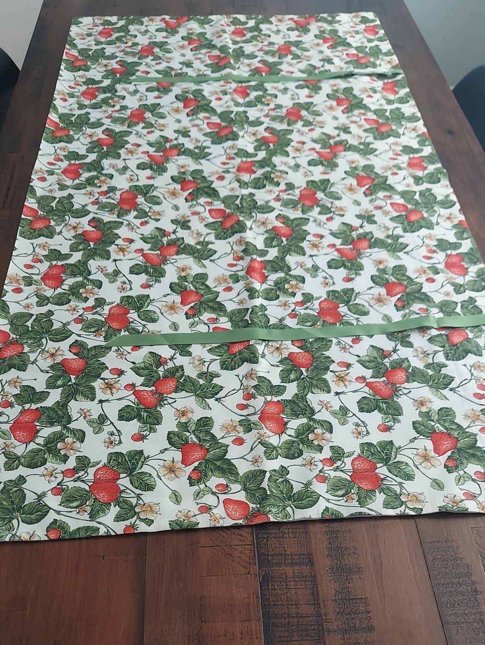 Vintage Style Strawberry Floral Window Valance 58x29 NWOT Cottagecore